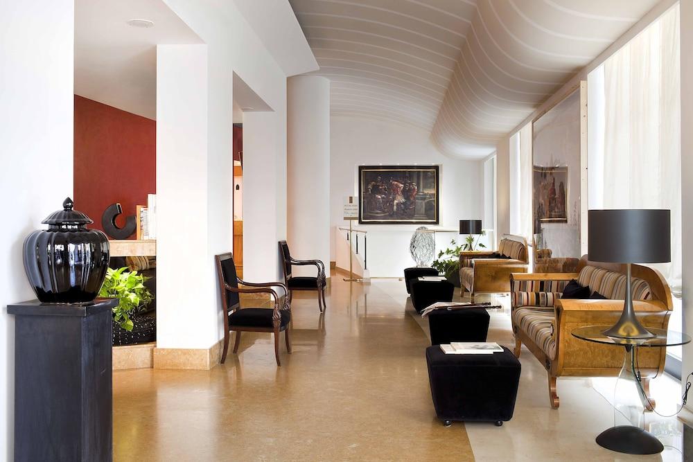 Renewed Plaza Opéra Hotel 4*